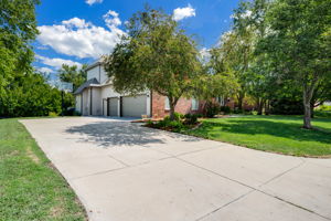 1522 N Krug Cir-04