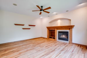 1522 N Krug Cir-16