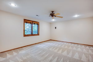 1522 N Krug Cir-63
