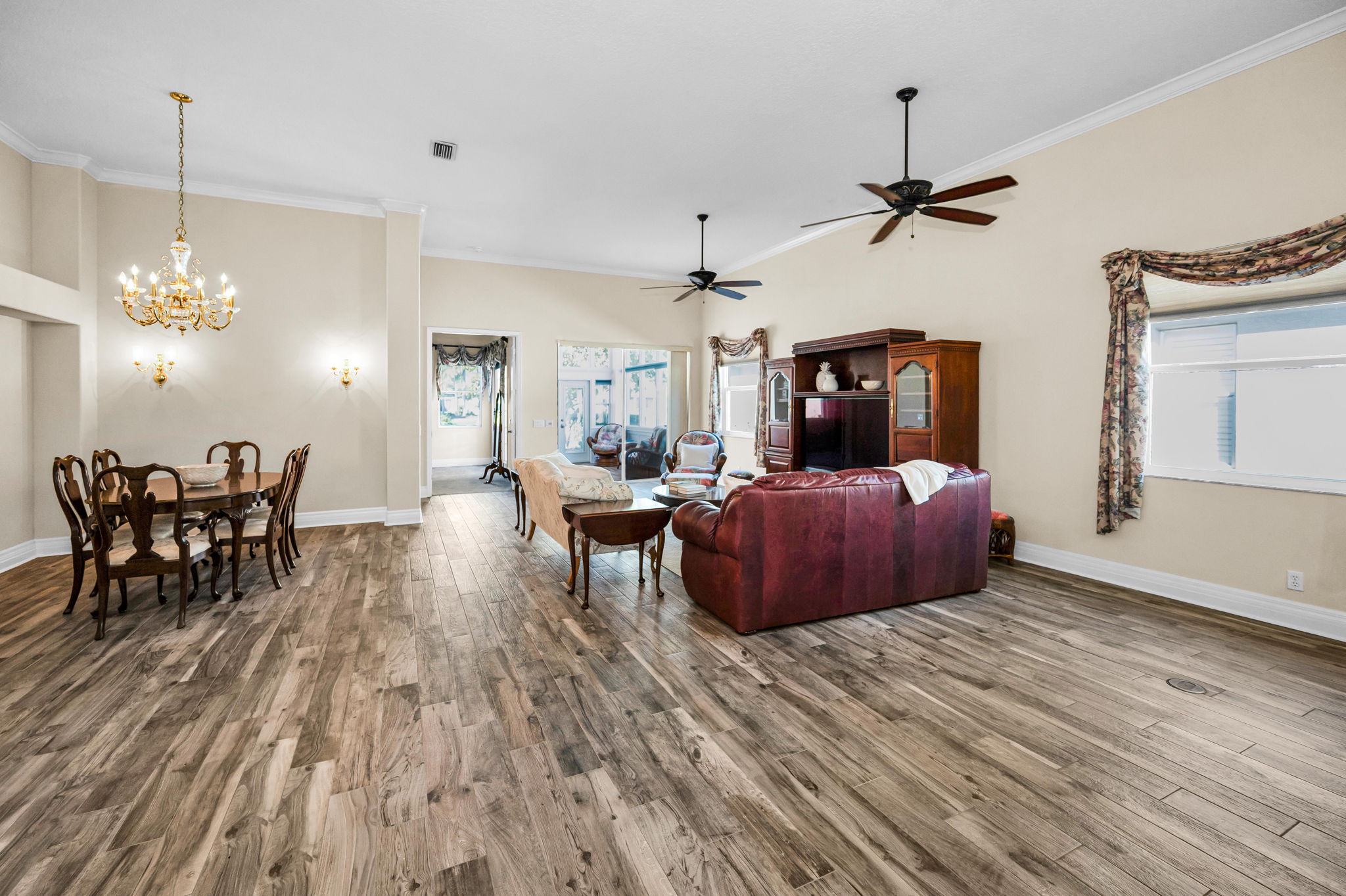 Living and Dining Room23