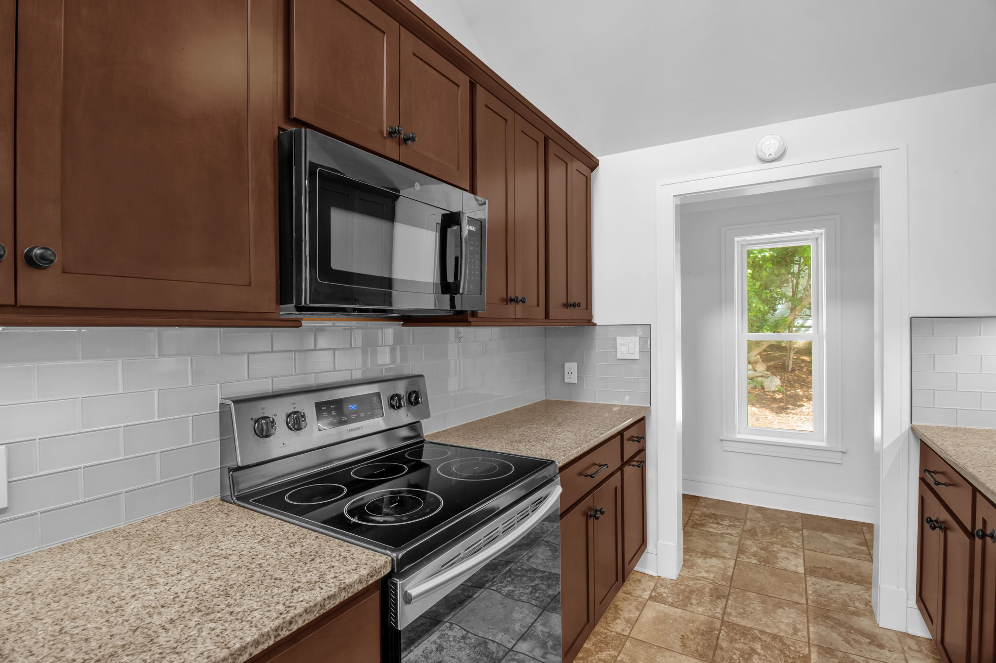 1522 Victory St-14