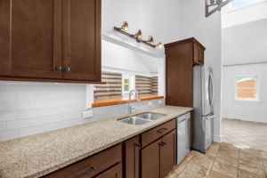 1522 Victory St-16