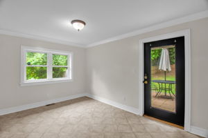 1522 Victory St-23