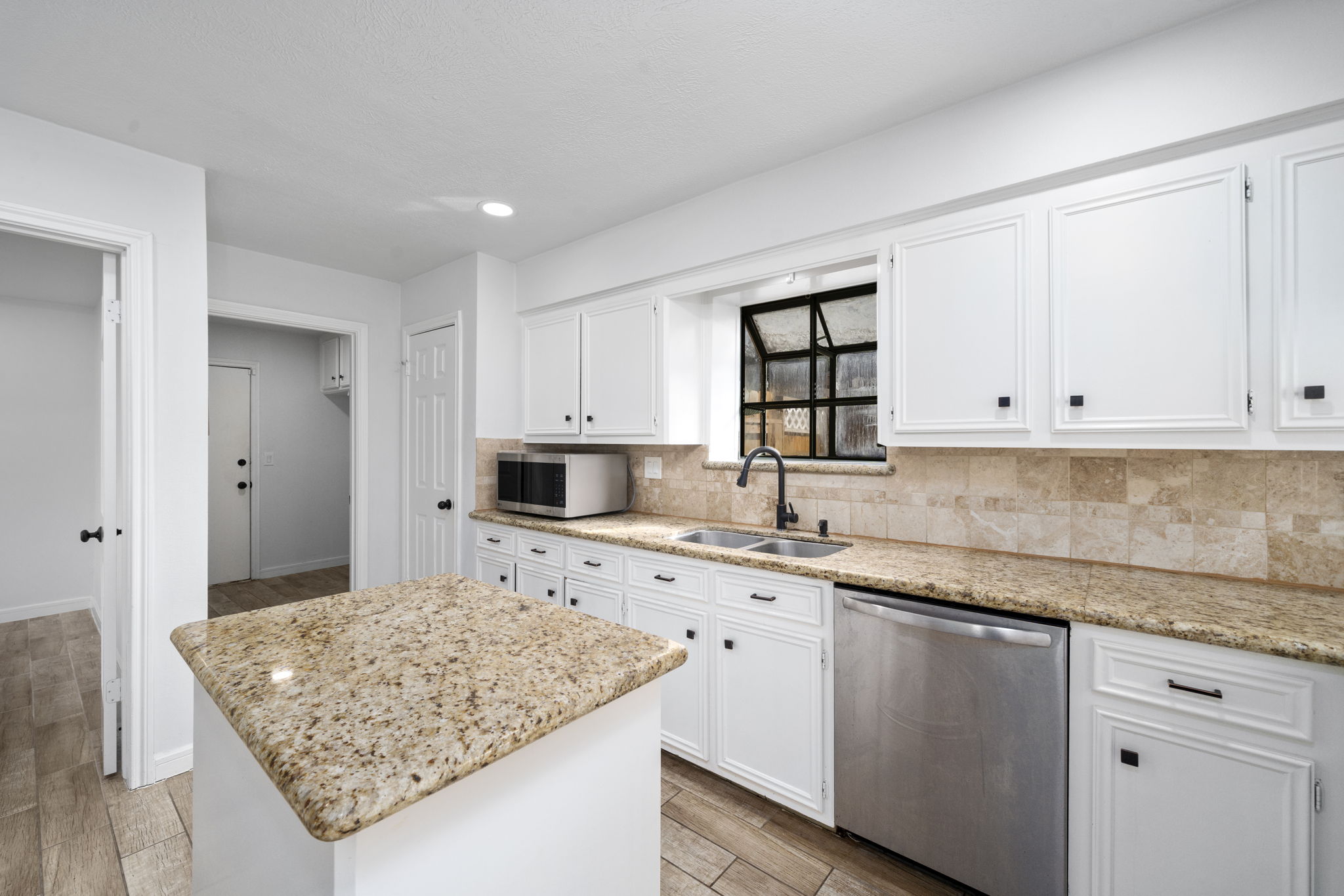 15223 Rio Plaza Dr, Houston, TX 77083 | Studio Vos, Inc.