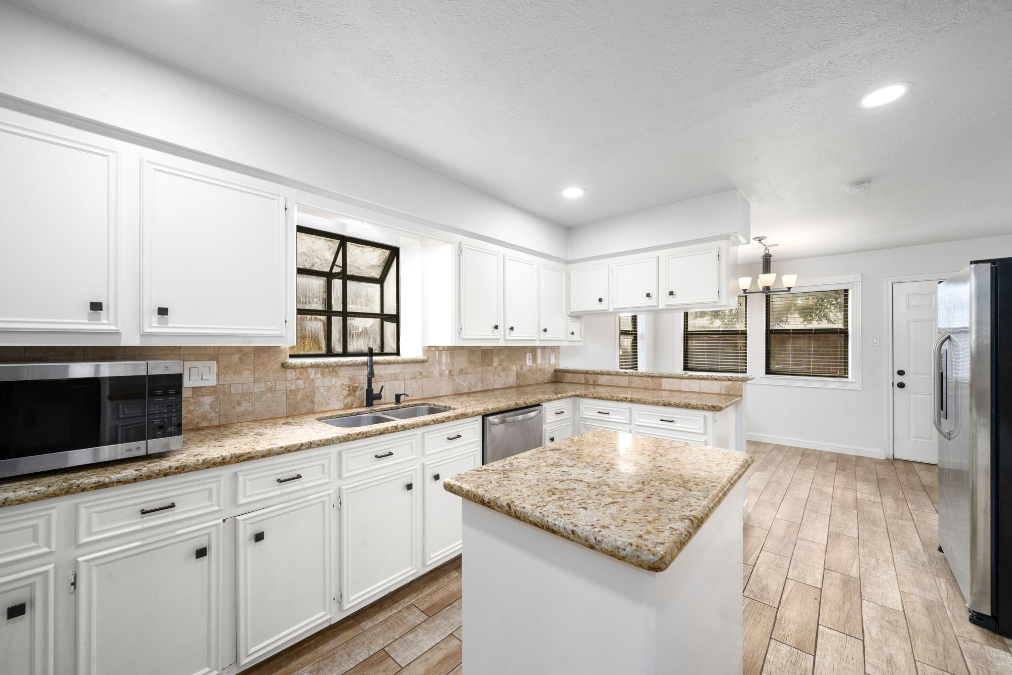15223 Rio Plaza Dr, Houston, TX 77083 | Studio Vos, Inc.