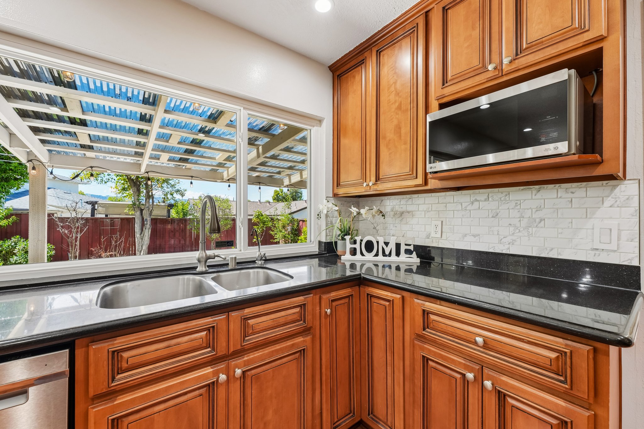 Johnson Ave-S2404-033.jpg