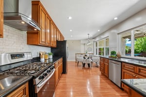 Johnson Ave-S2404-032.jpg