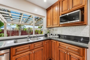 Johnson Ave-S2404-033.jpg