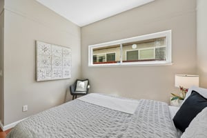 Johnson Ave-S2404-037.jpg