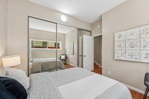 Johnson Ave-S2404-041.jpg