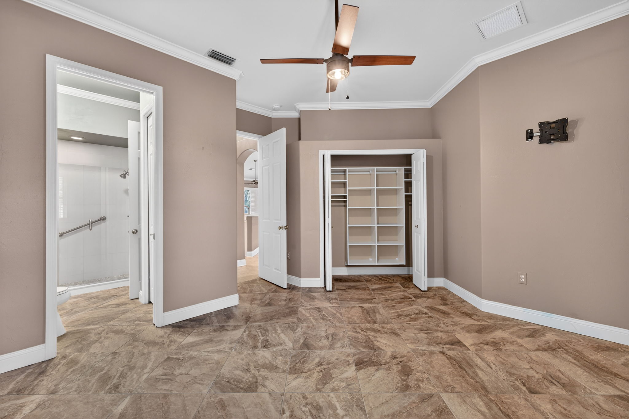 RS - Guest Bedroom - Closet