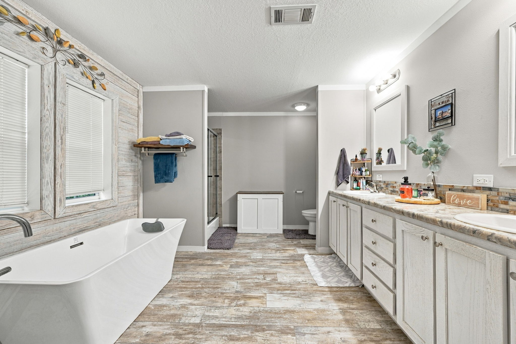 Primary Bathroom1a