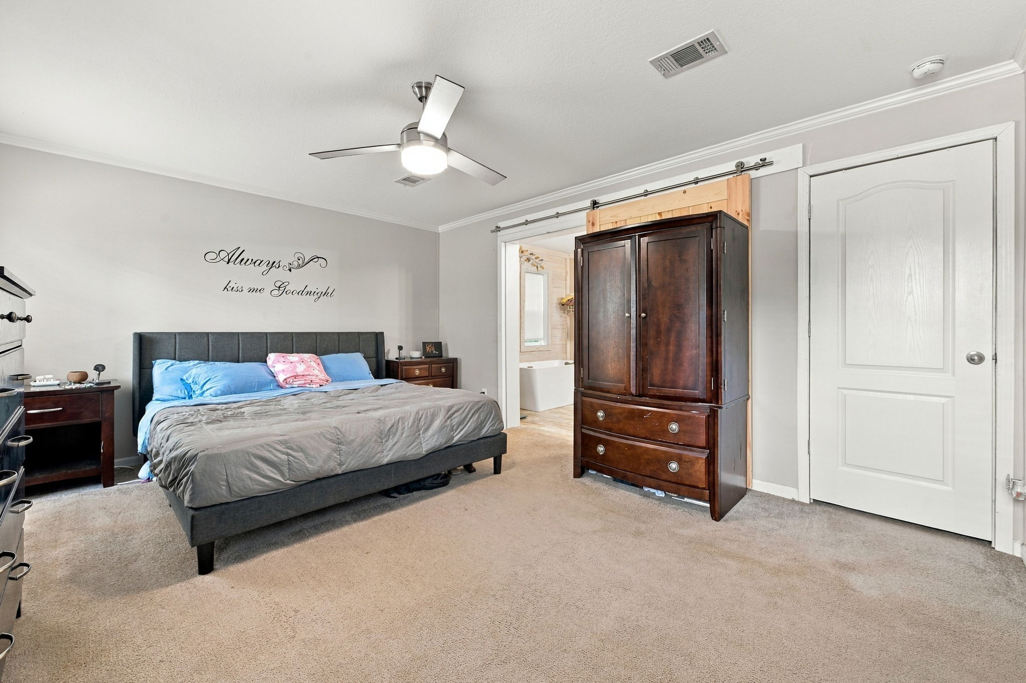 Primary Bedroom1b