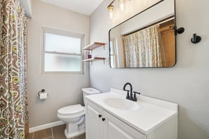 Holly St-S1803-018.jpg