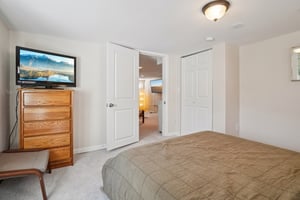 Holly St-S1803-027.jpg