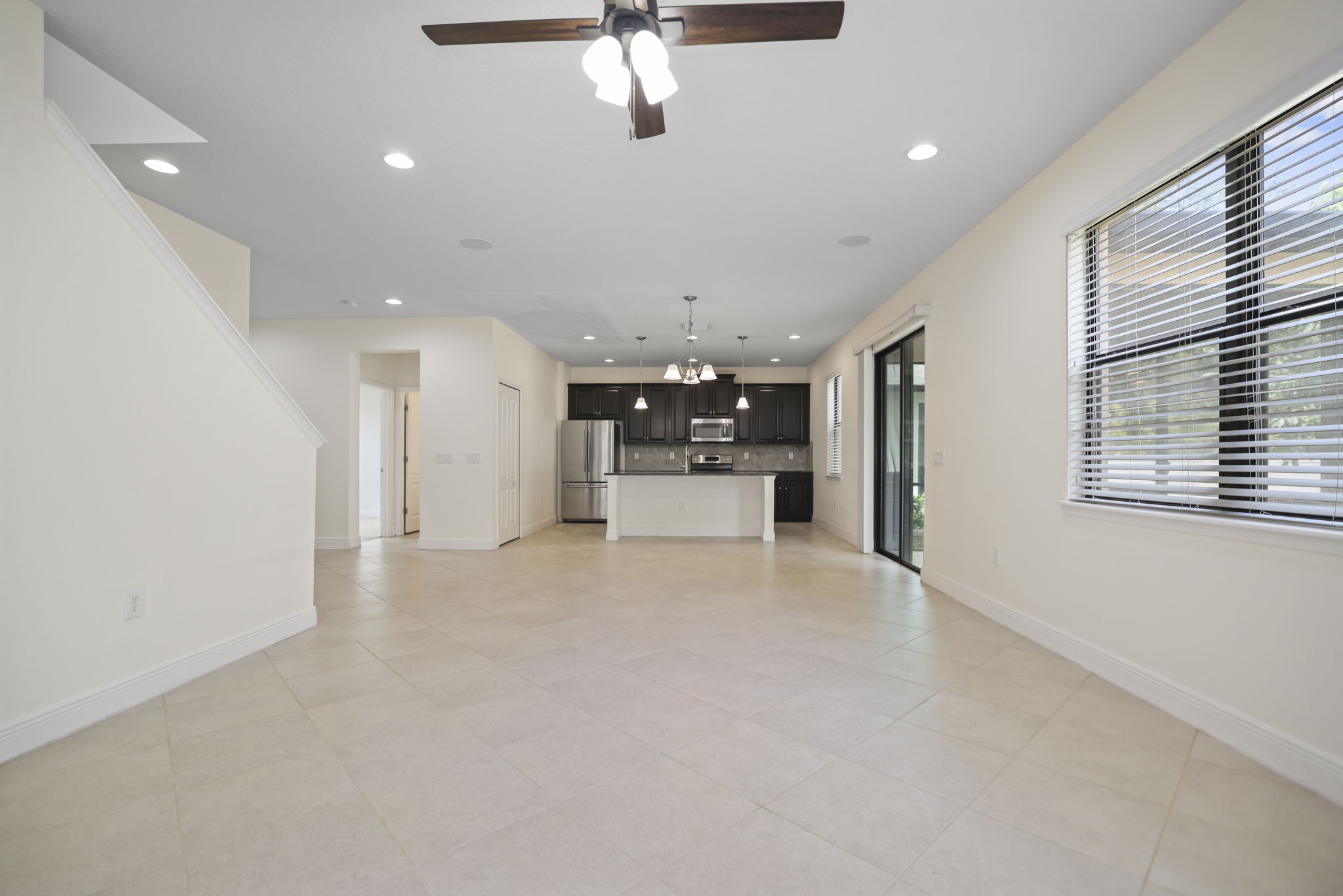 Living Room Kitchen - 495A9709 (1)