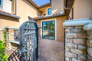 Guest Bed Lanai Entrance