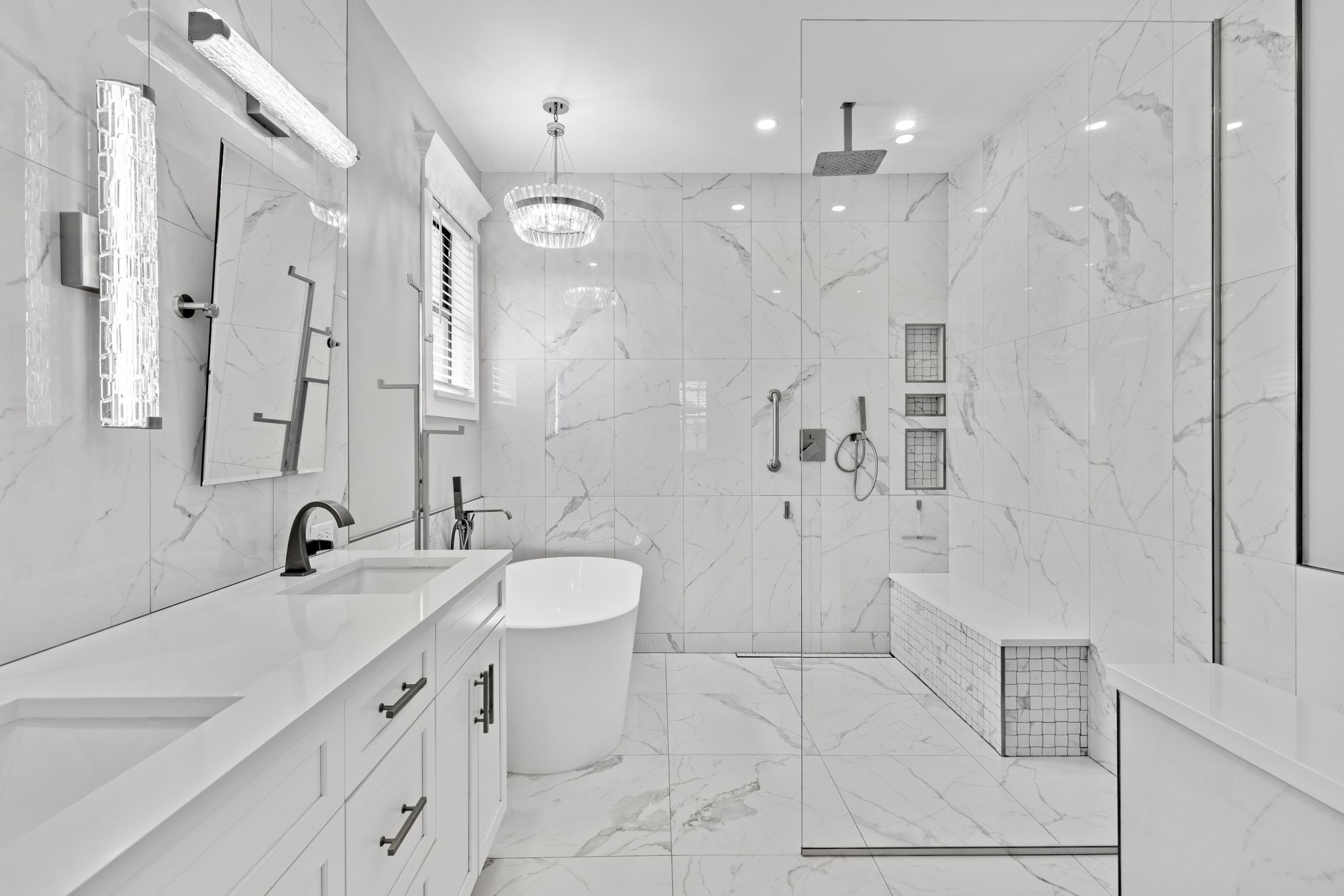 Master Bath/Soaker Tub/shower