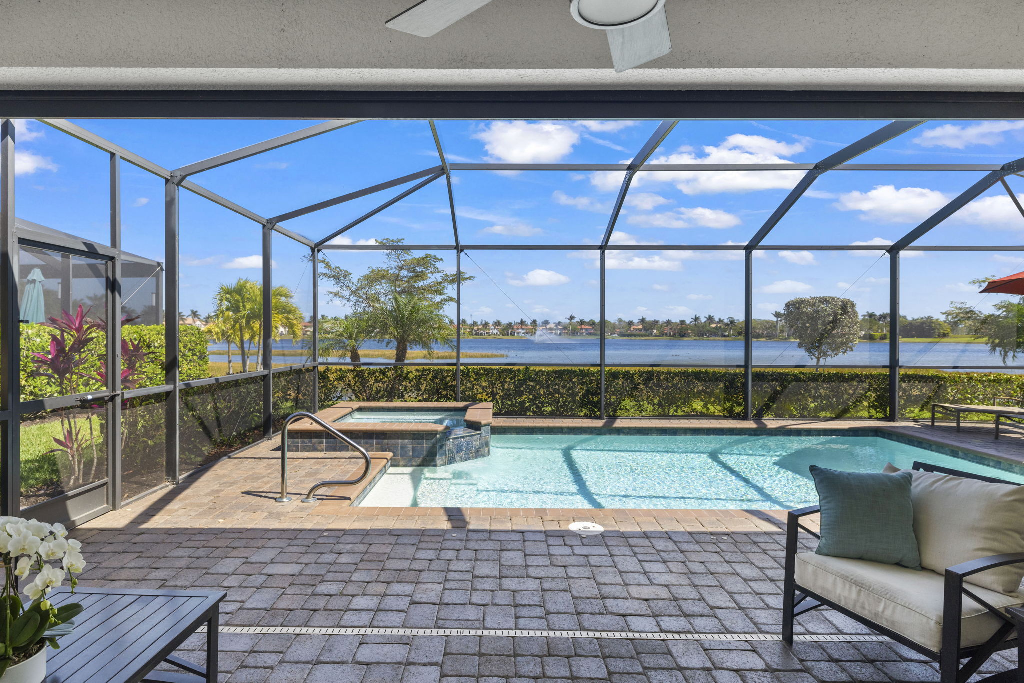 Pool/hot tub