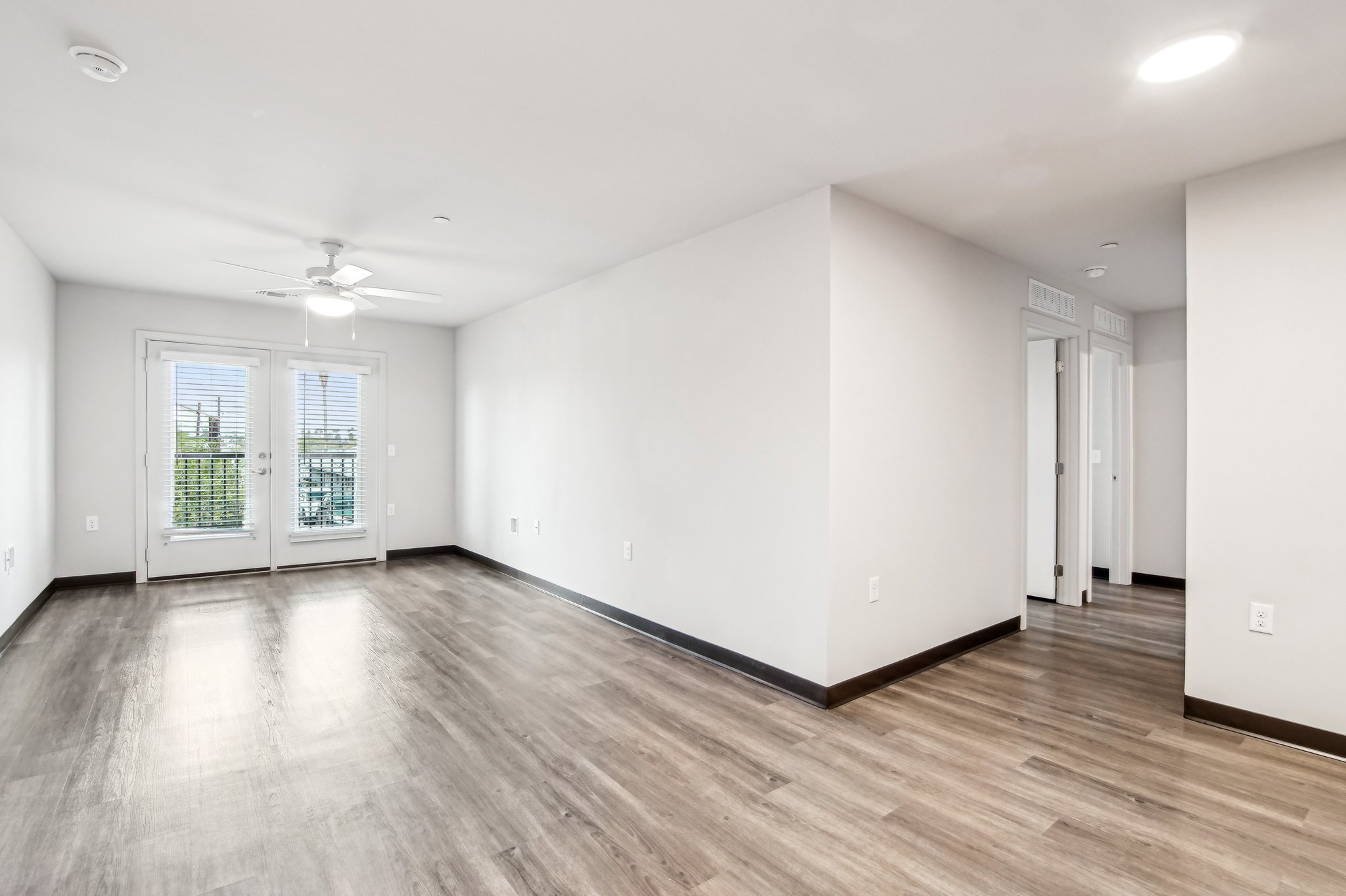 1526 W Desert Cove Ave Unit 136-0805-003.jpg