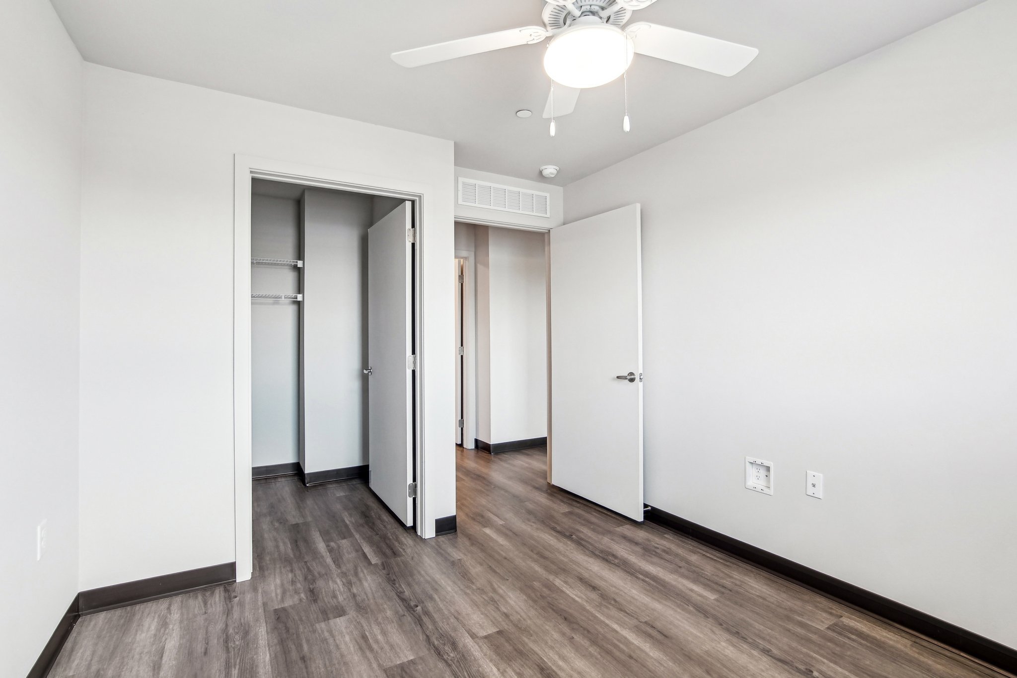 1526 W Desert Cove Ave Unit 136-0805-008.jpg