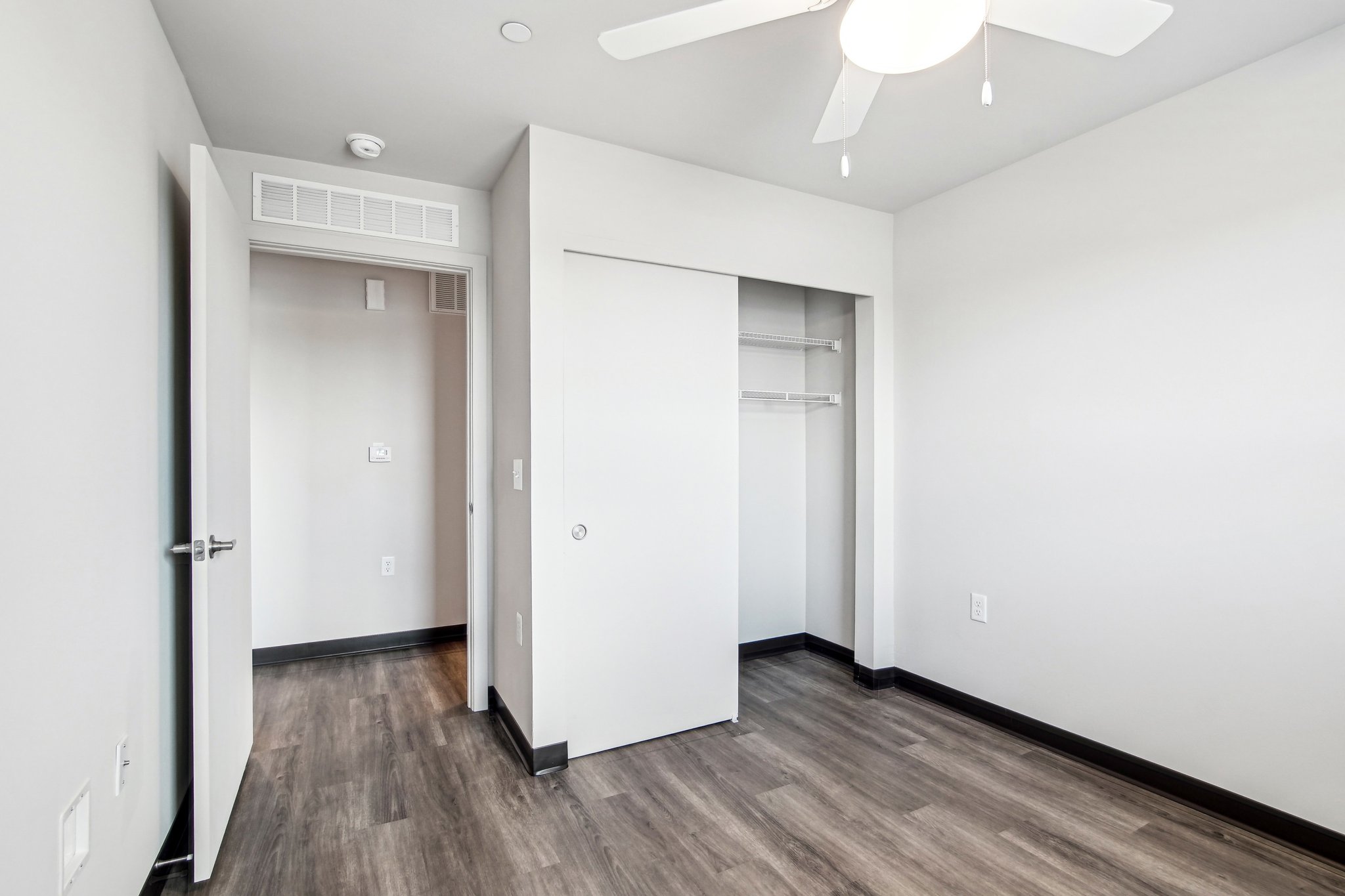 1526 W Desert Cove Ave Unit 136-0805-011.jpg