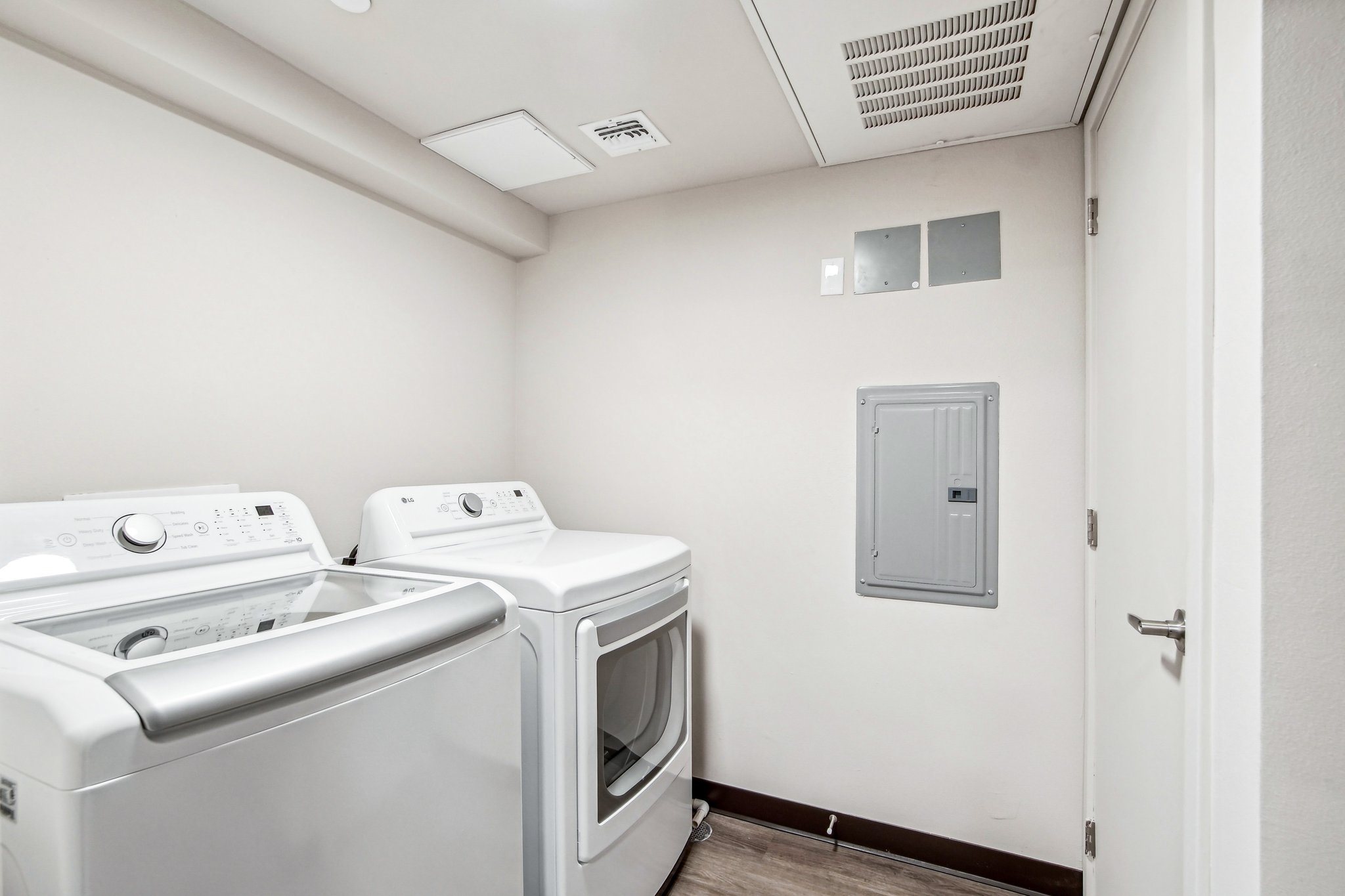 1526 W Desert Cove Ave Unit 136-0805-012.jpg