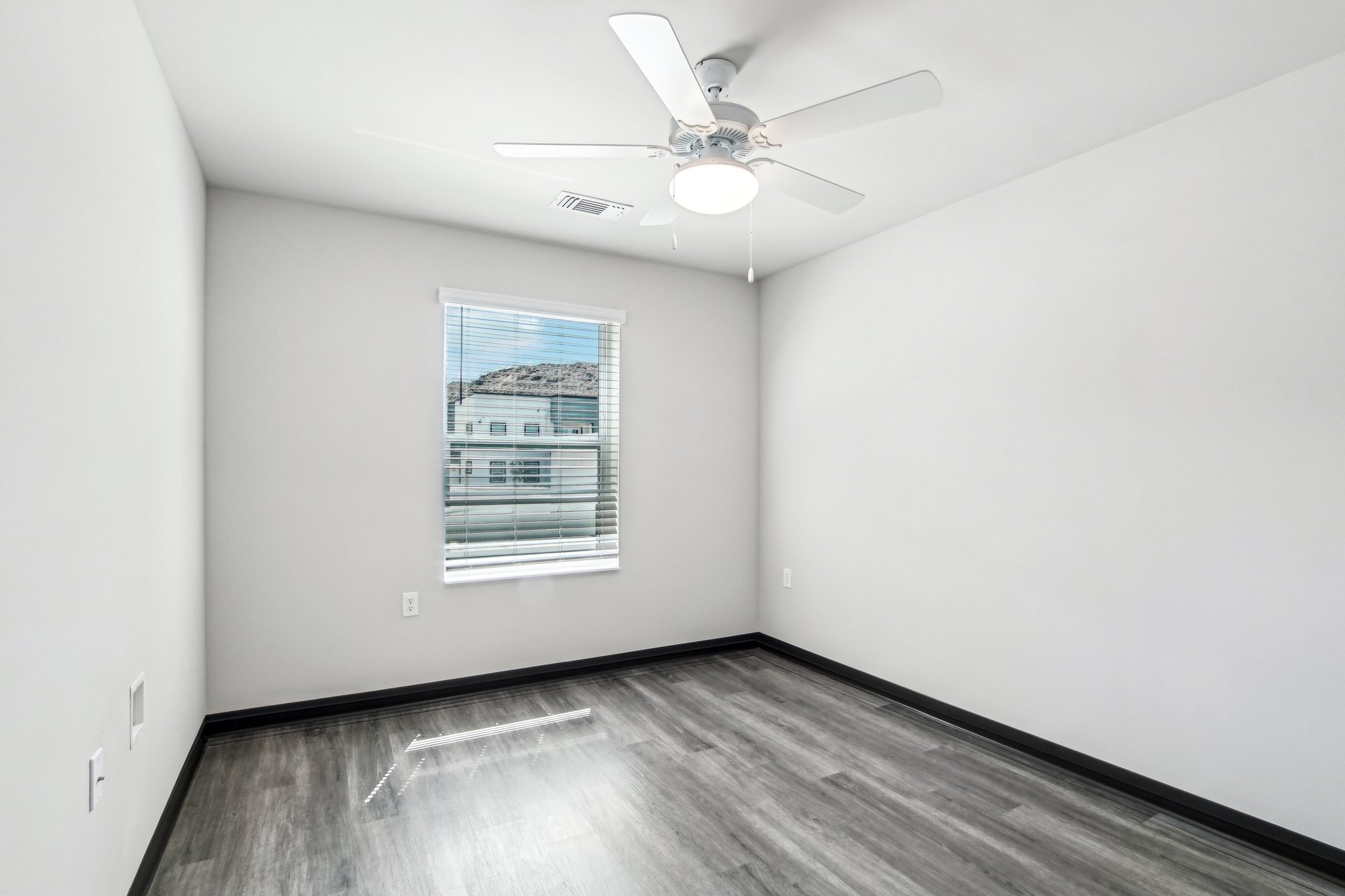 1526 W Desert Cove Ave Unit 134-0805-006.jpg