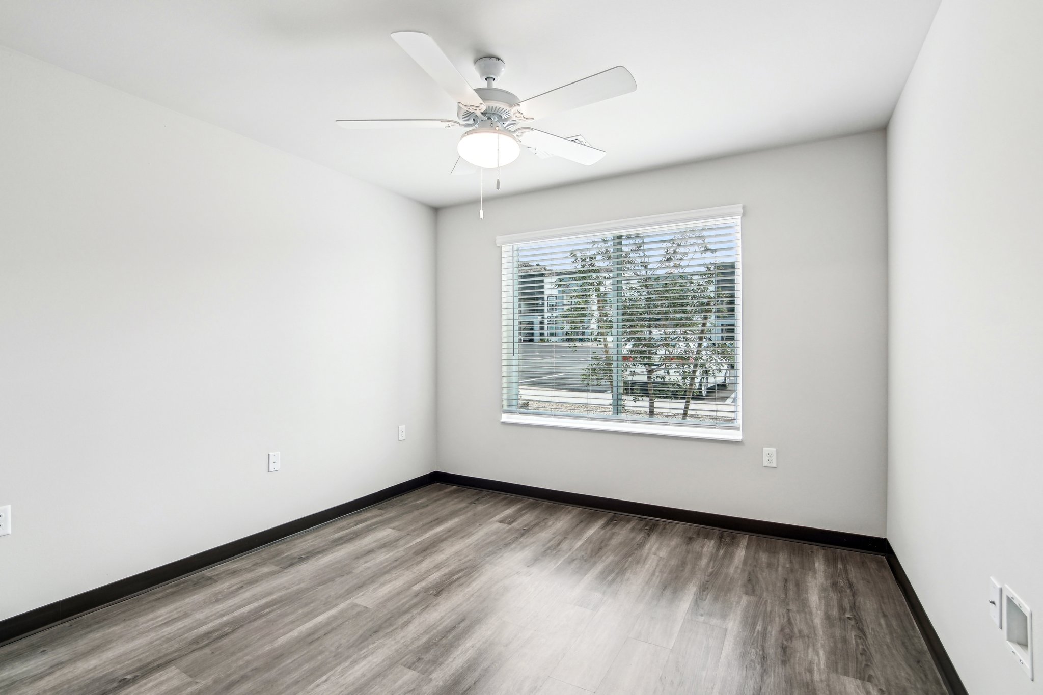 1526 W Desert Cove Ave Unit 134-0805-009.jpg