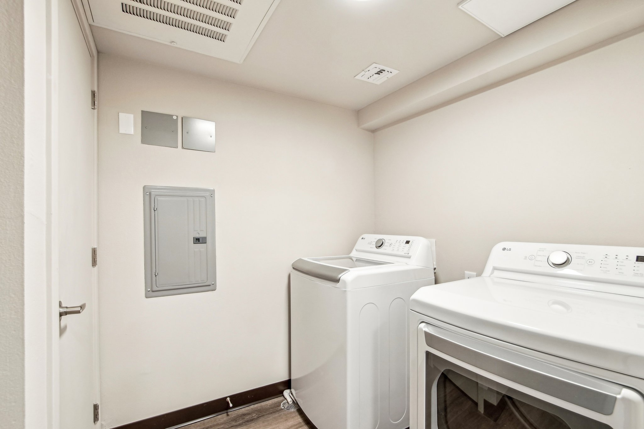 1526 W Desert Cove Ave Unit 134-0805-012.jpg