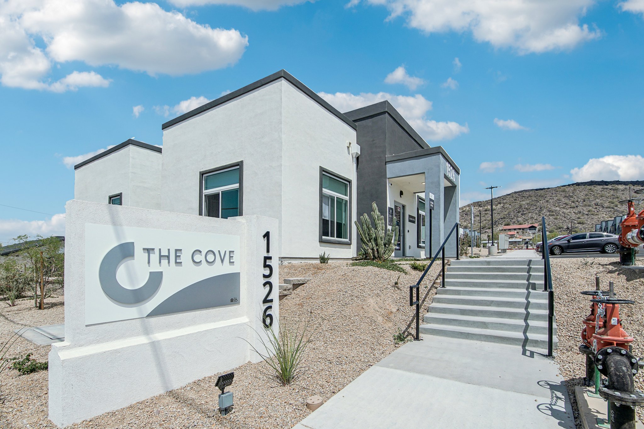 W Desert Cove Ave-0805-001.jpg