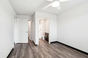 1526 W Desert Cove Ave Unit 136-0805-002.jpg