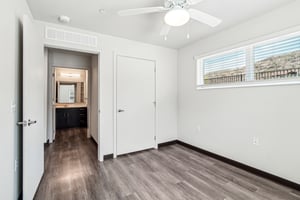 1526 W Desert Cove Ave Unit 119-0805-011.jpg