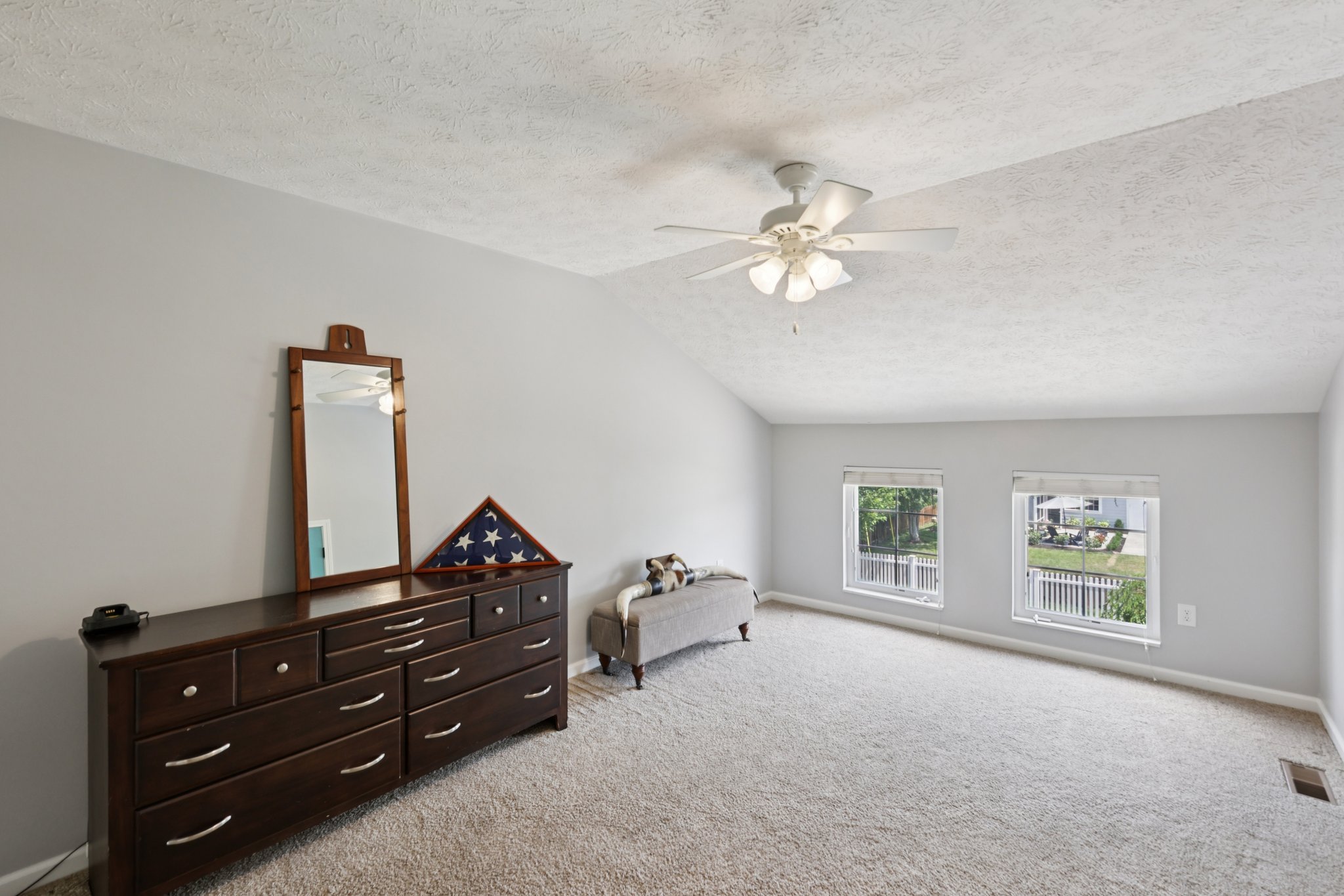 Smithfield Dr-S0907-023.jpg