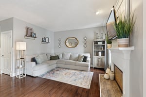 Smithfield Dr-S0907-006.jpg