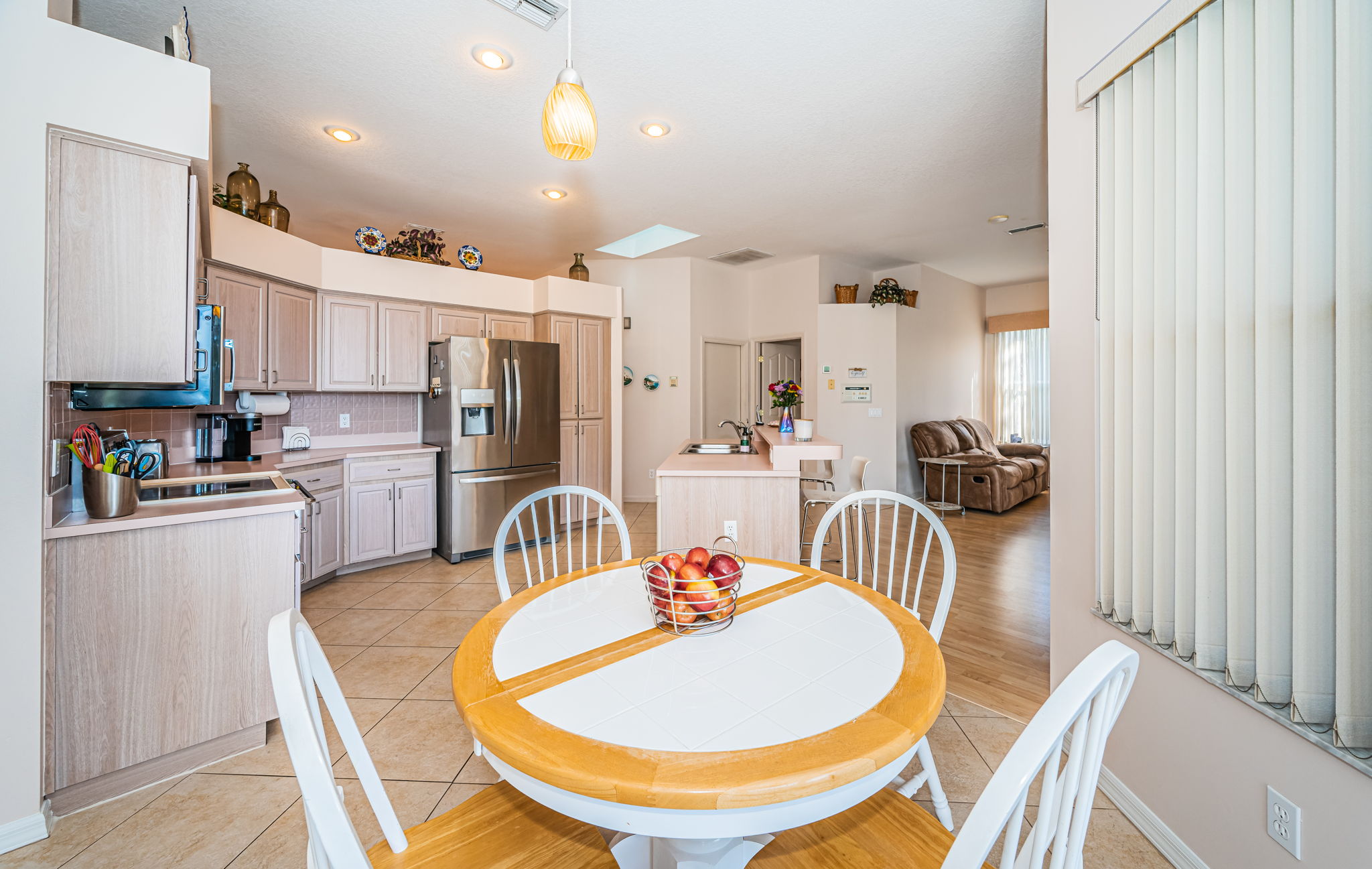 Kitchen Eat-in Area3