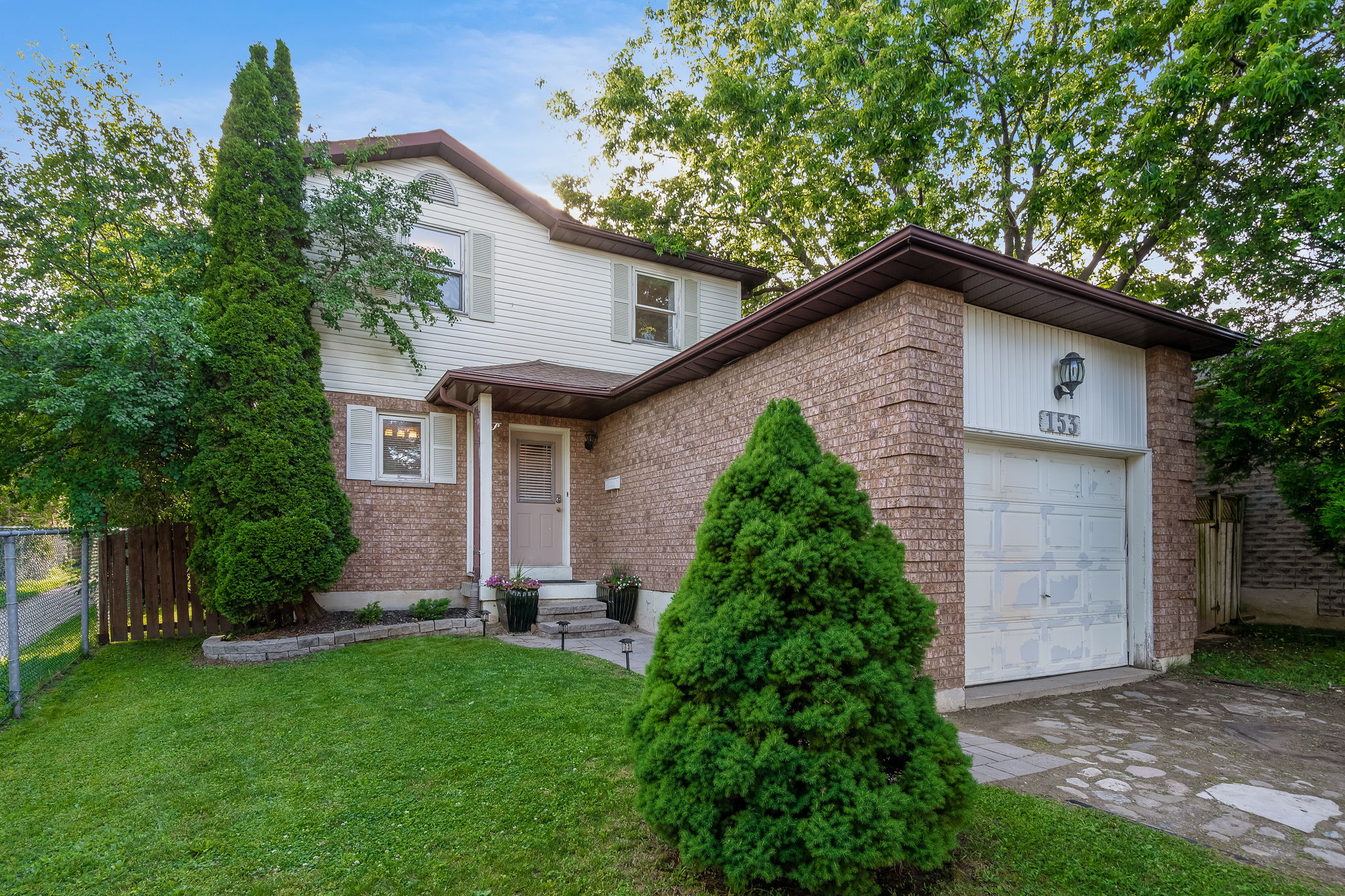  153 Courtney Crescent, Orangeville, ON L9W 4S4, US Photo 2