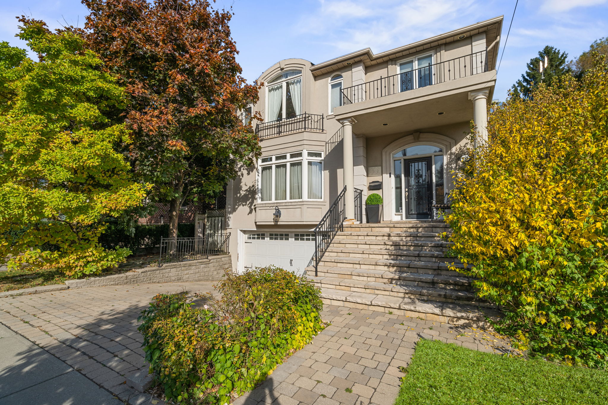 153 Ledbury St Toronto, ON M5M 4J2