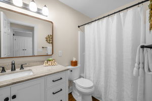 153 Montauk Ct-29