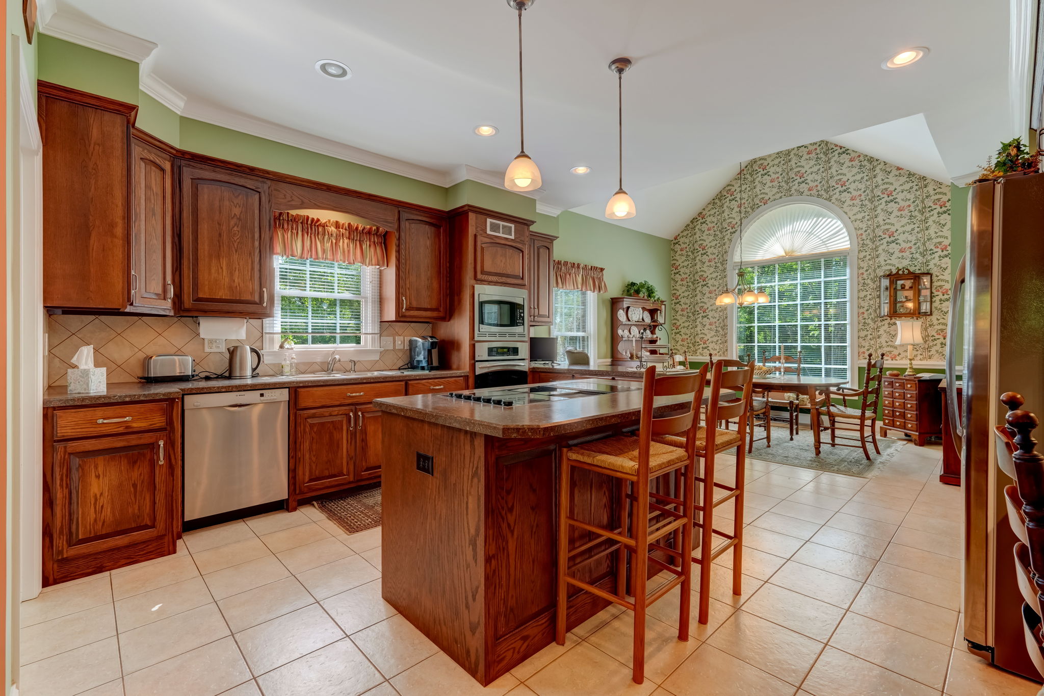 Kitchen/Breakfast Bar