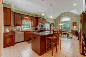 Kitchen/Breakfast Bar