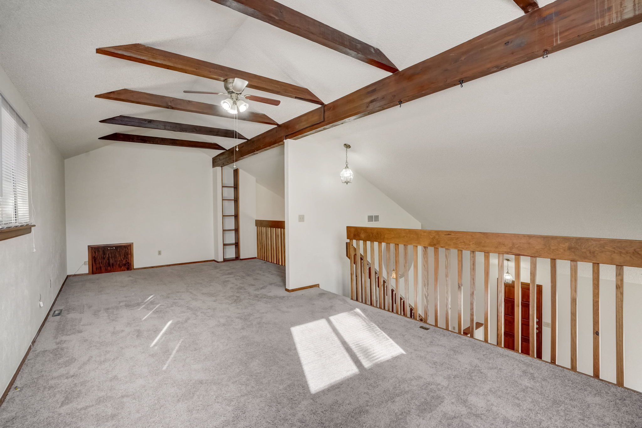 S Dearborn Cir-049