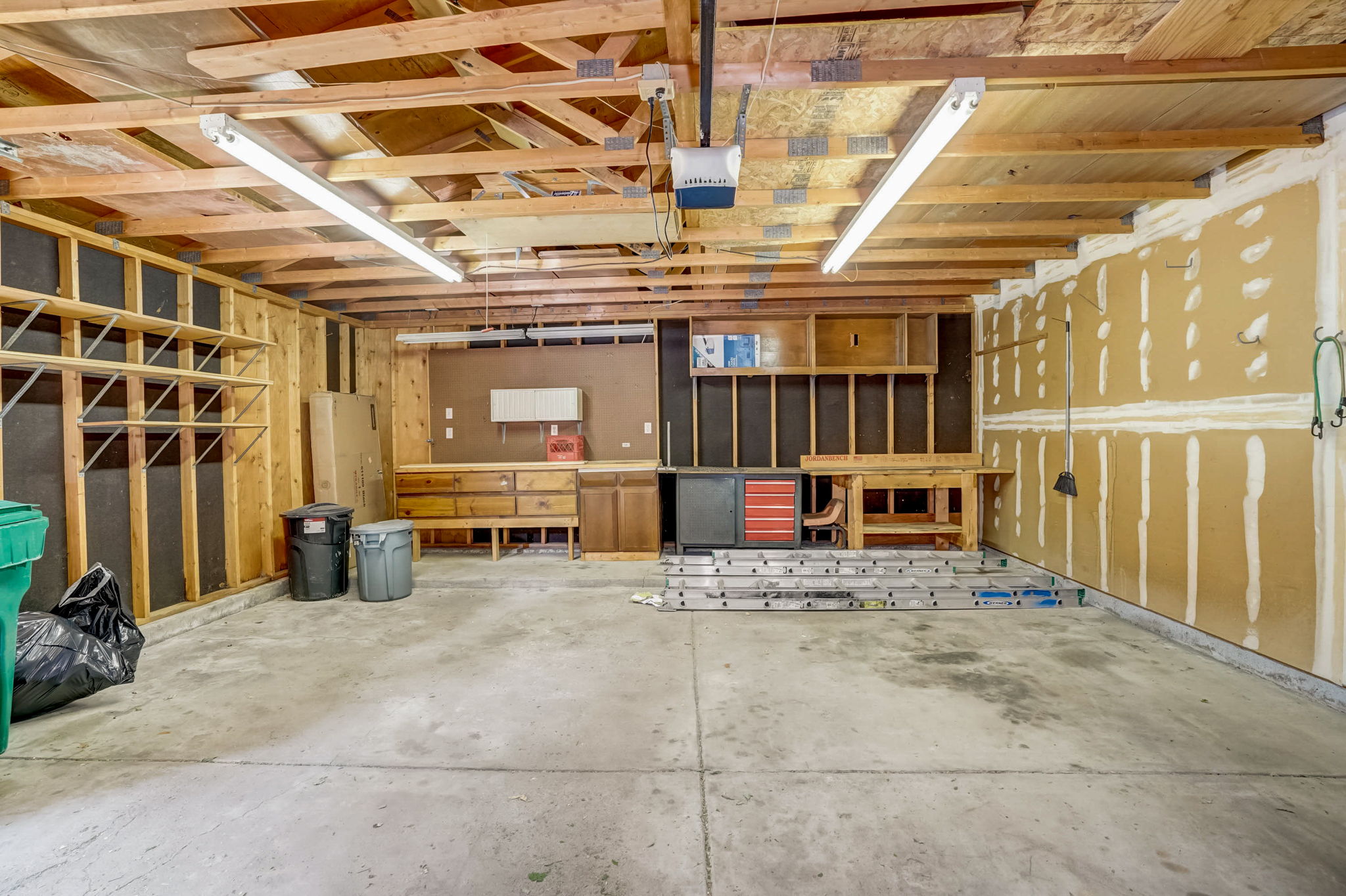 S Dearborn Cir-054