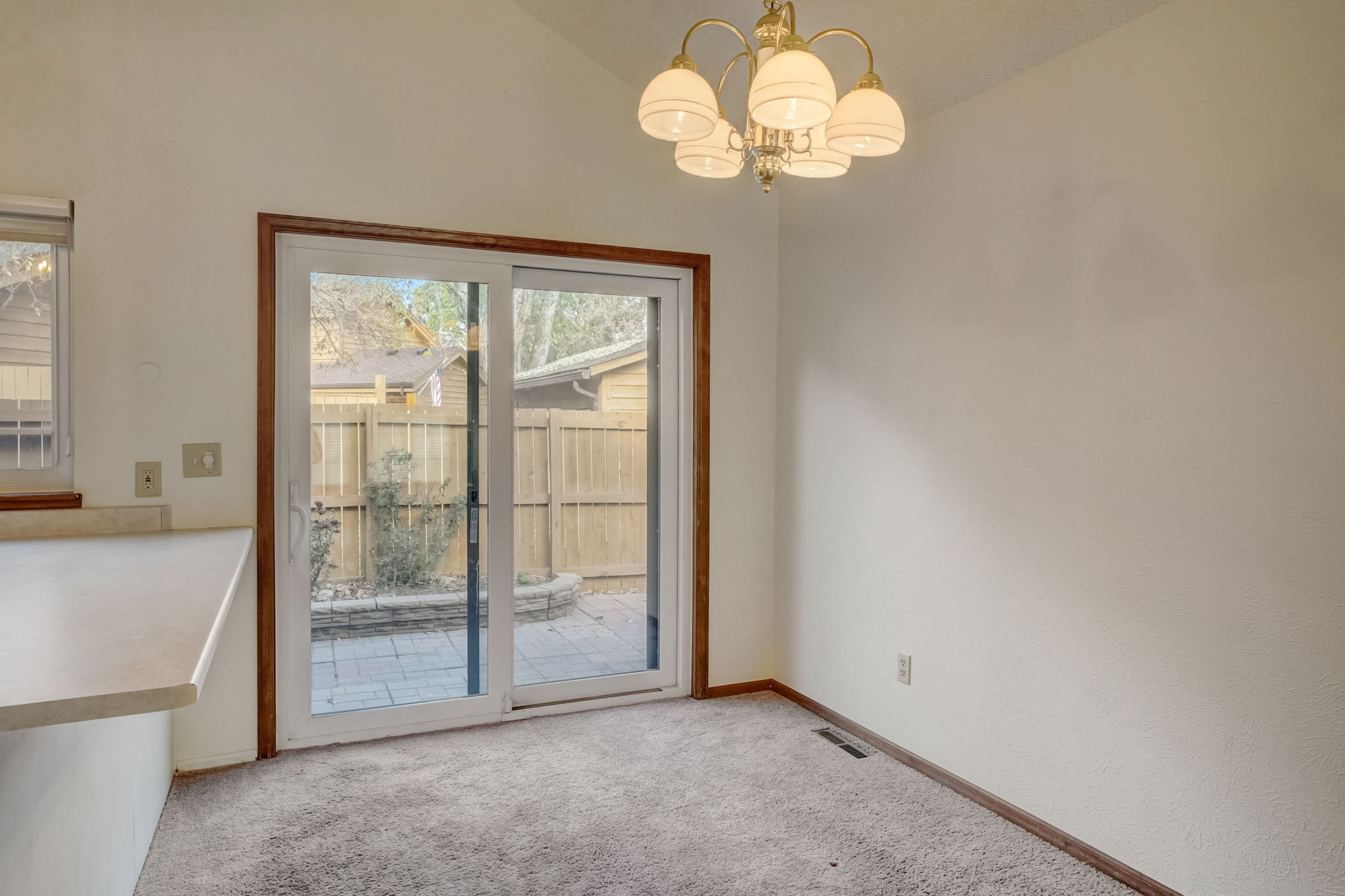 S Dearborn Cir-018