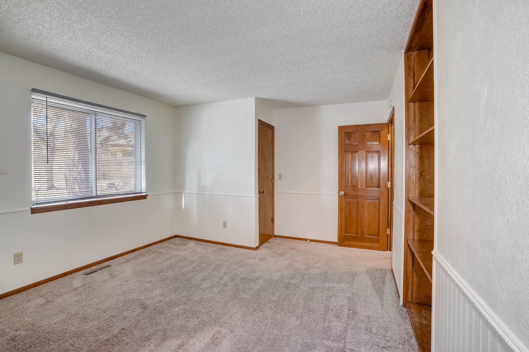 S Dearborn Cir-023