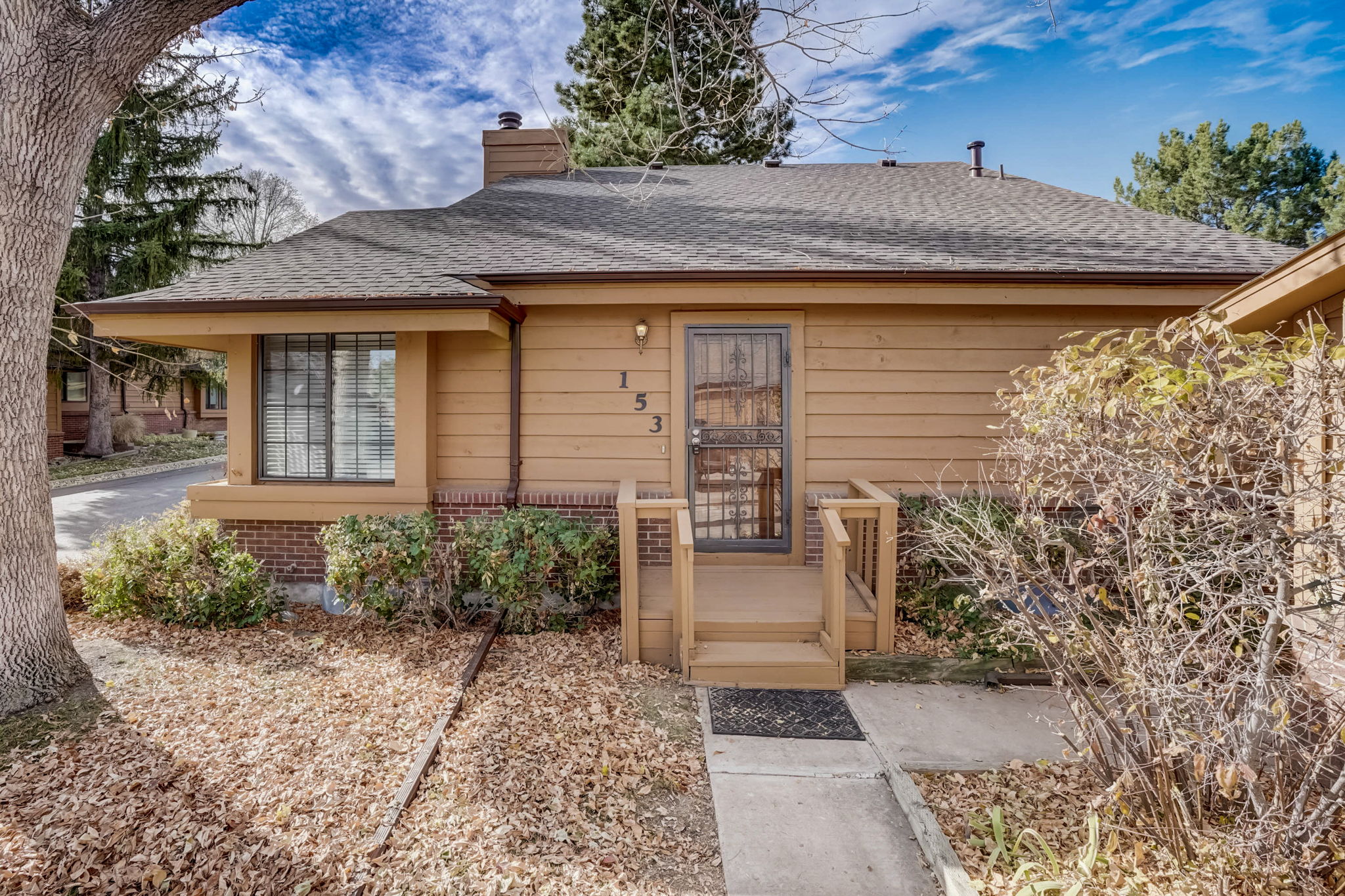 S Dearborn Cir-002