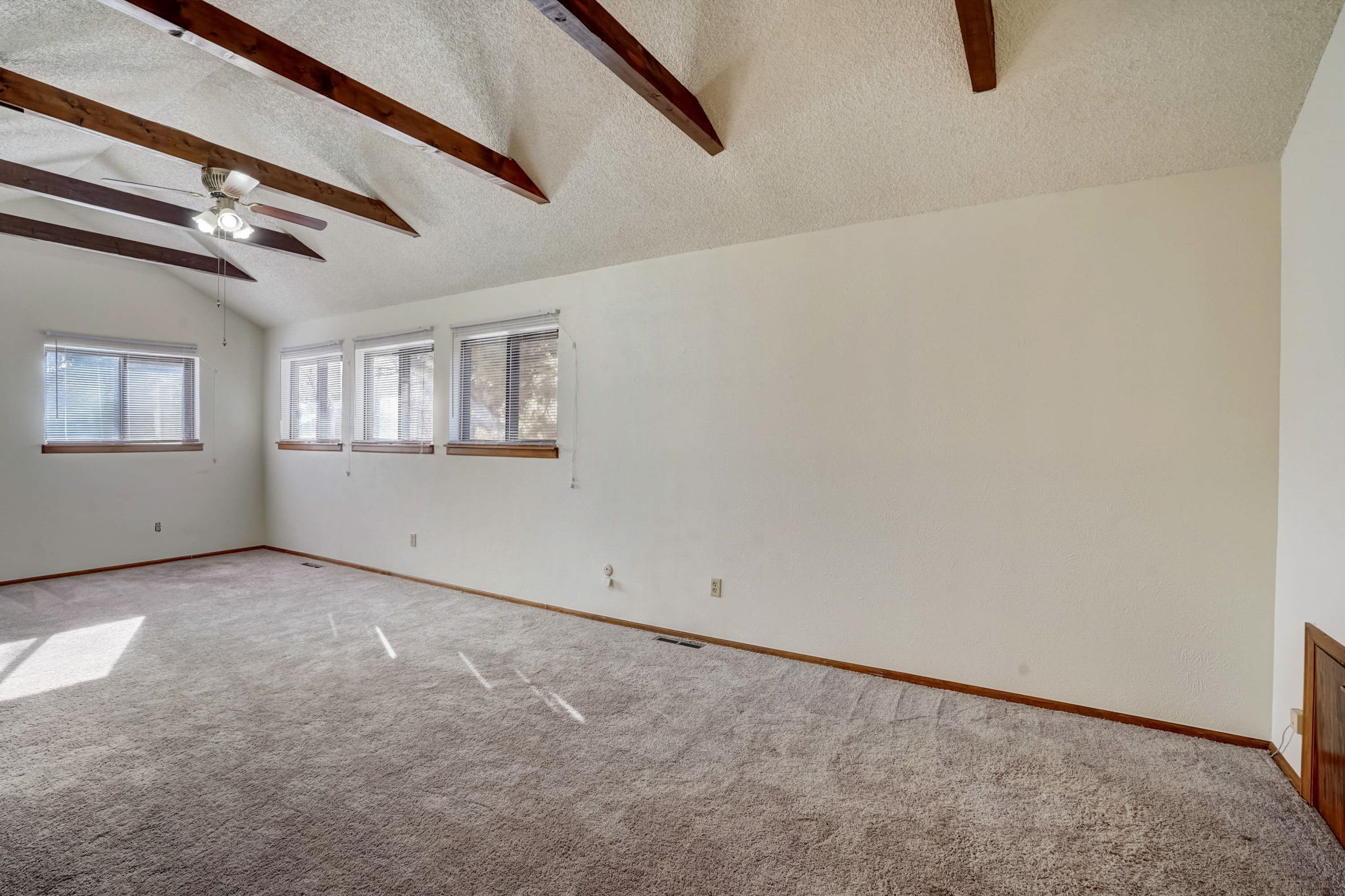 S Dearborn Cir-019