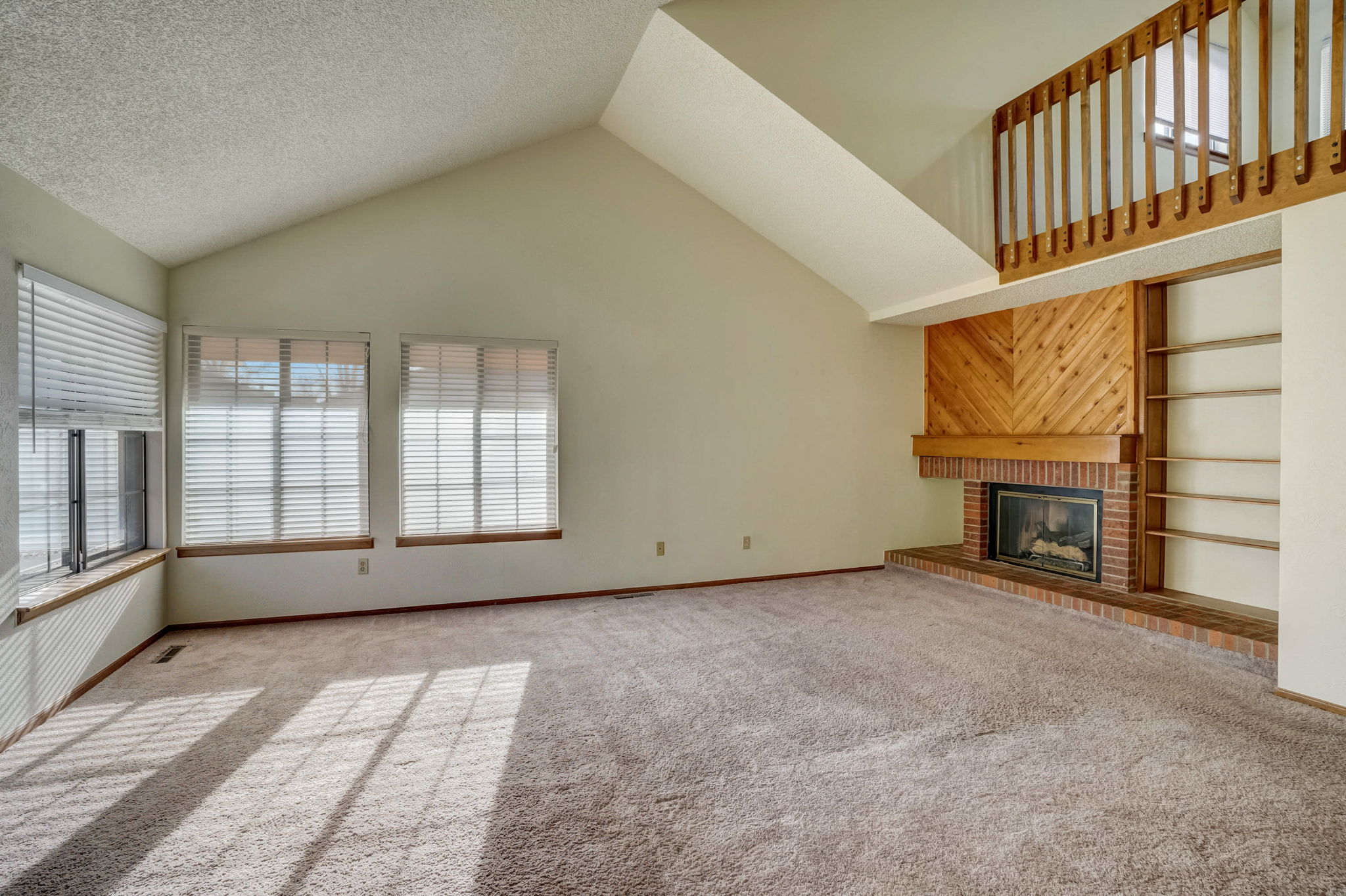 S Dearborn Cir-010