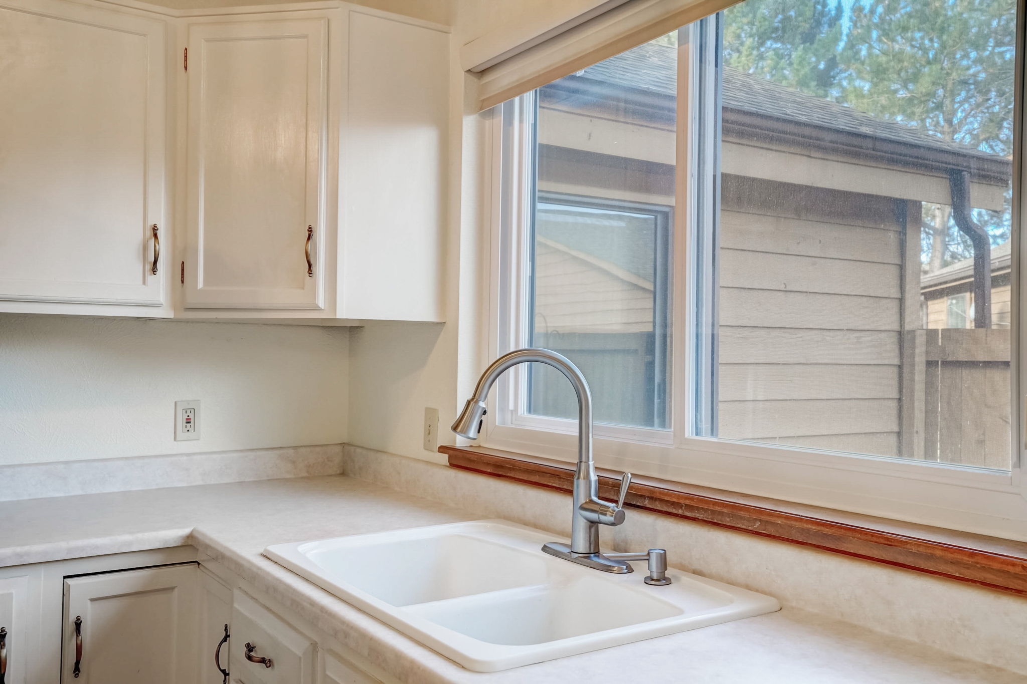 S Dearborn Cir-015