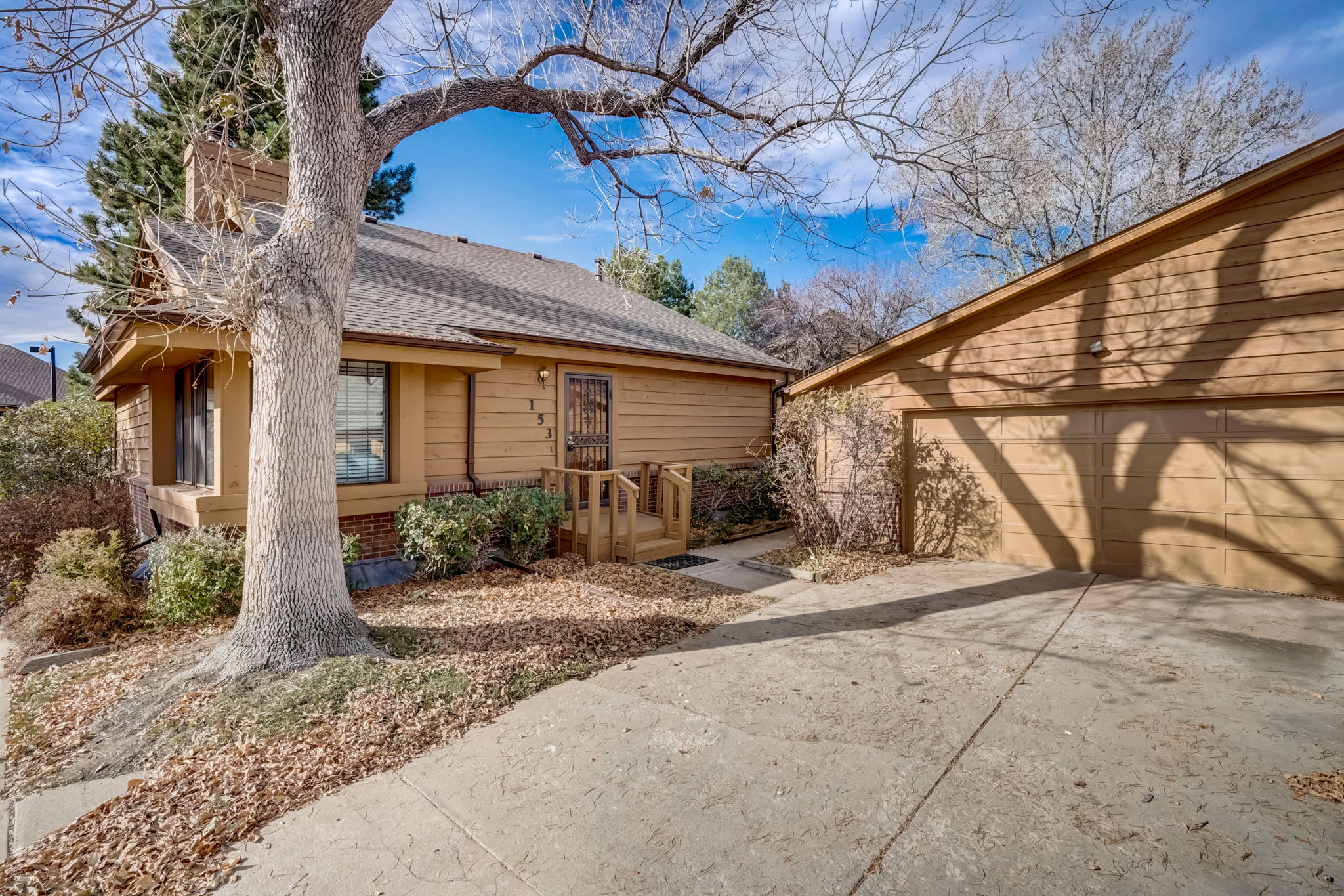 S Dearborn Cir-003
